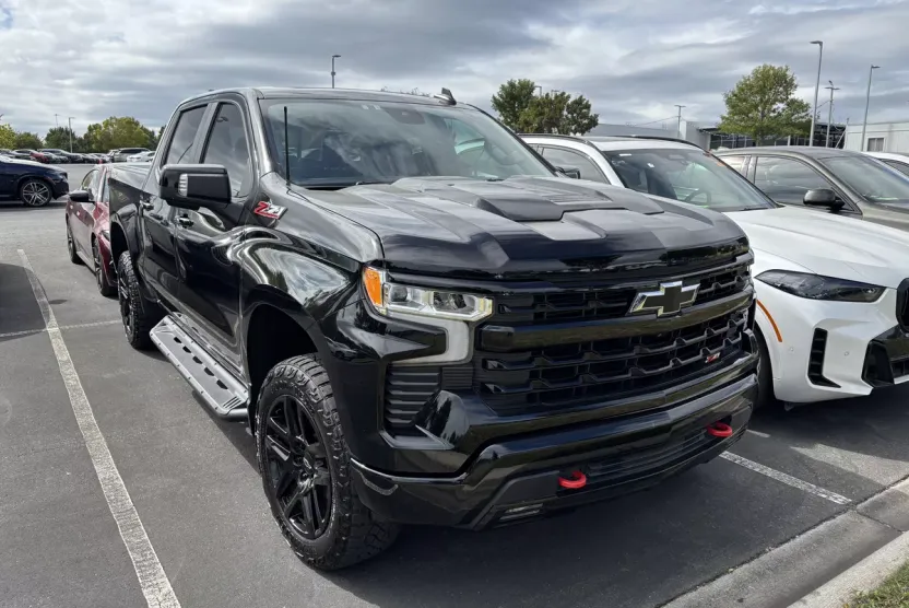 2023 Chevrolet Silverado Trail Boss LT photo 1
