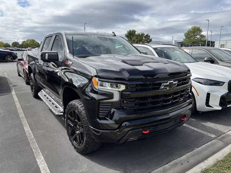 2023 Chevrolet Silverado Trail Boss LT photo 1