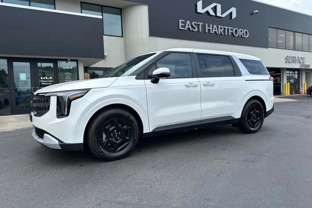 2026 Kia Carnival LX photo 1
