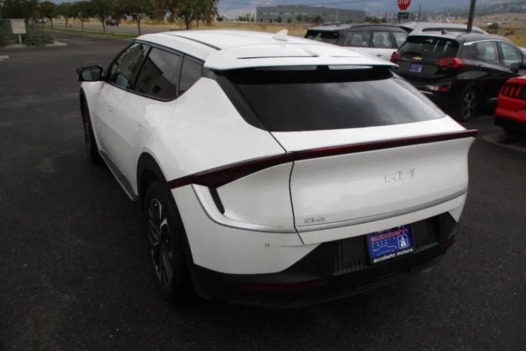 2022 Kia EV6 Light photo 1