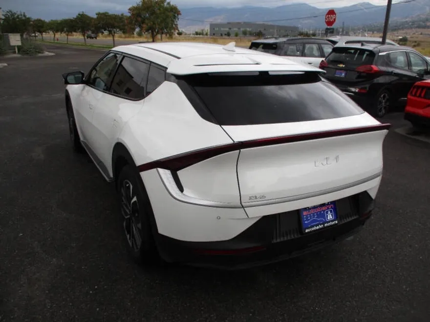 2022 Kia EV6 Light photo 1