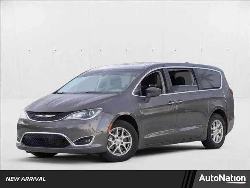 2020 Chrysler Pacifica Touring photo 1