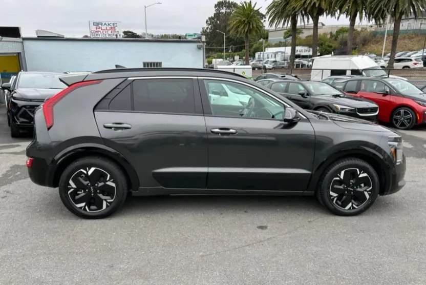 2023 Kia Niro EV Wave photo 1