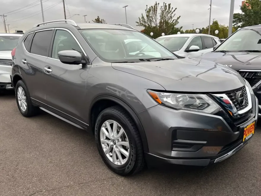 2018 Nissan Rogue SV photo 1
