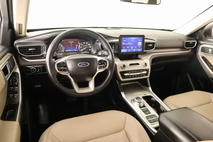 2024 Ford Explorer XLT photo 1