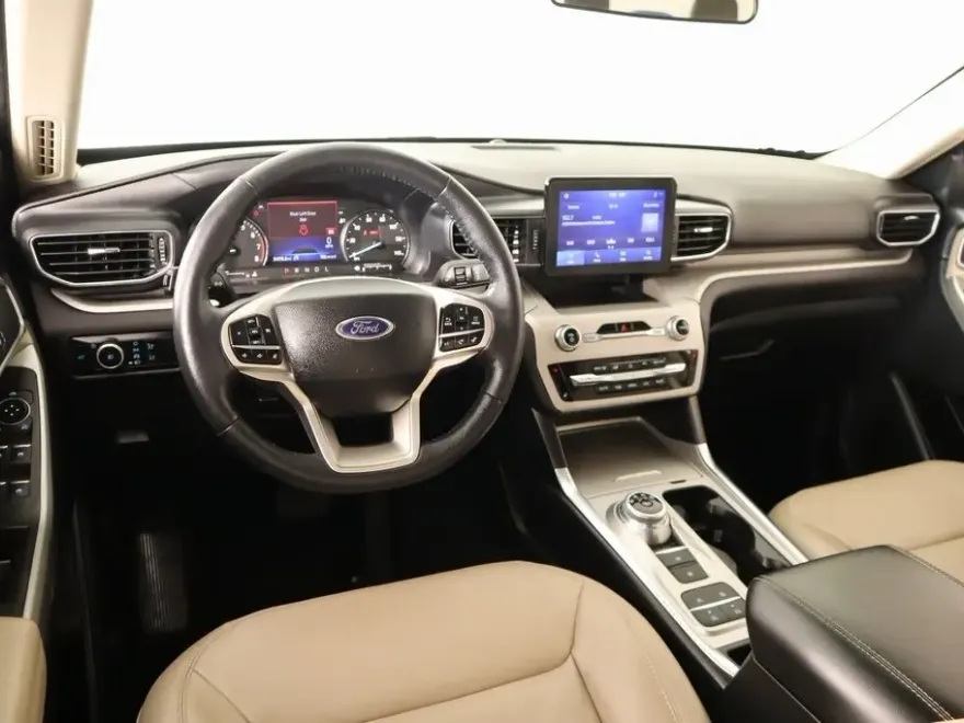 2024 Ford Explorer XLT photo 1
