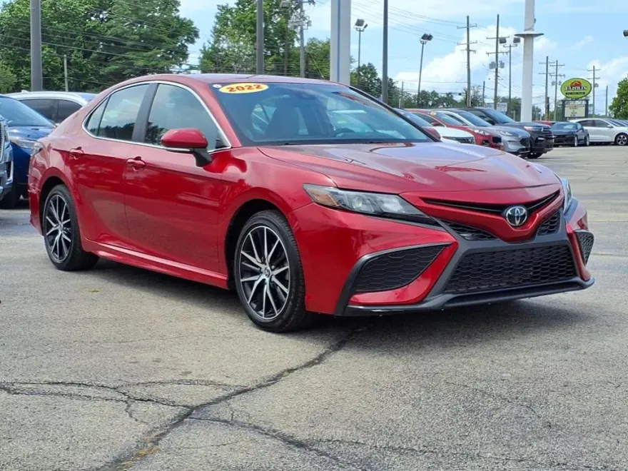 2022 Toyota Camry SE photo 1