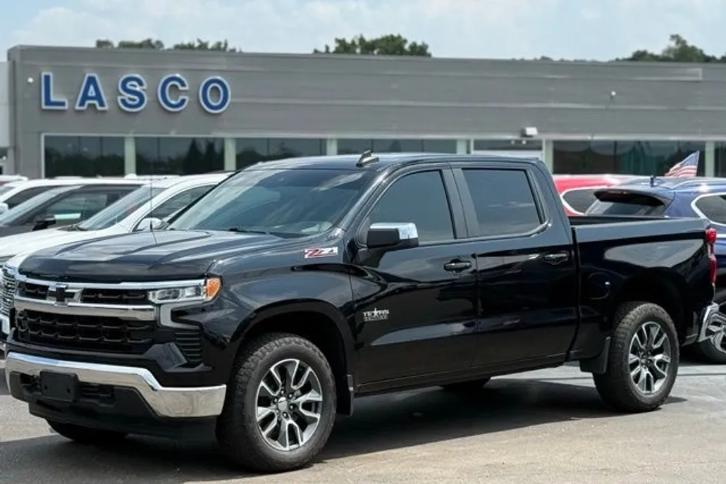 2024 Chevrolet Silverado 1500 LT photo 1