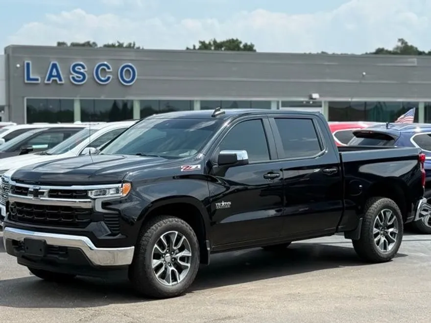 2024 Chevrolet Silverado 1500 LT photo 1