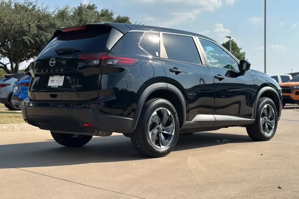 2024 Nissan Rogue SV photo 1
