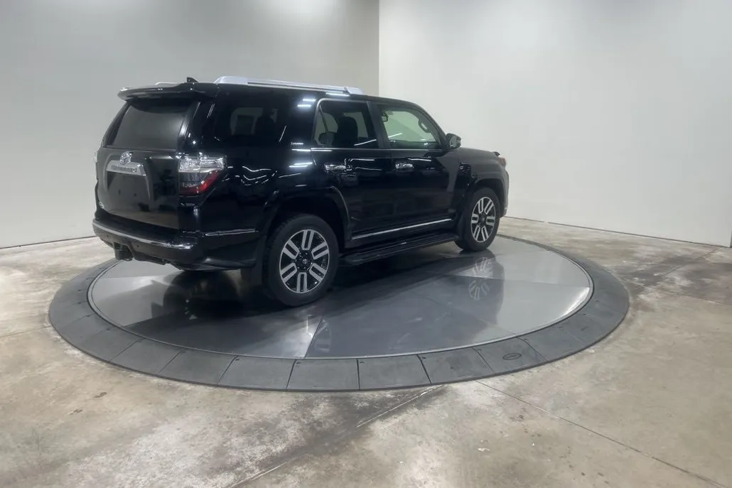 2018 Toyota 4Runner Limited photo 1