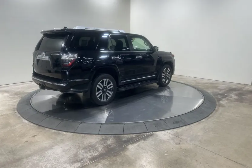 2018 Toyota 4Runner Limited photo 1