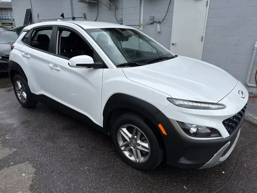 2023 Hyundai Kona SE photo 1