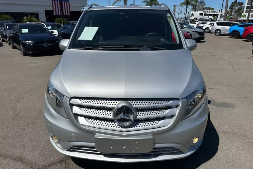 2016 Mercedes Benz Metris Passenger Van photo 1