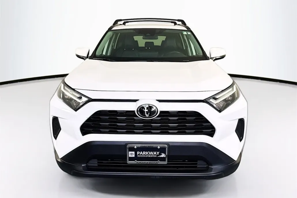 2022 Toyota RAV4 XLE photo 1