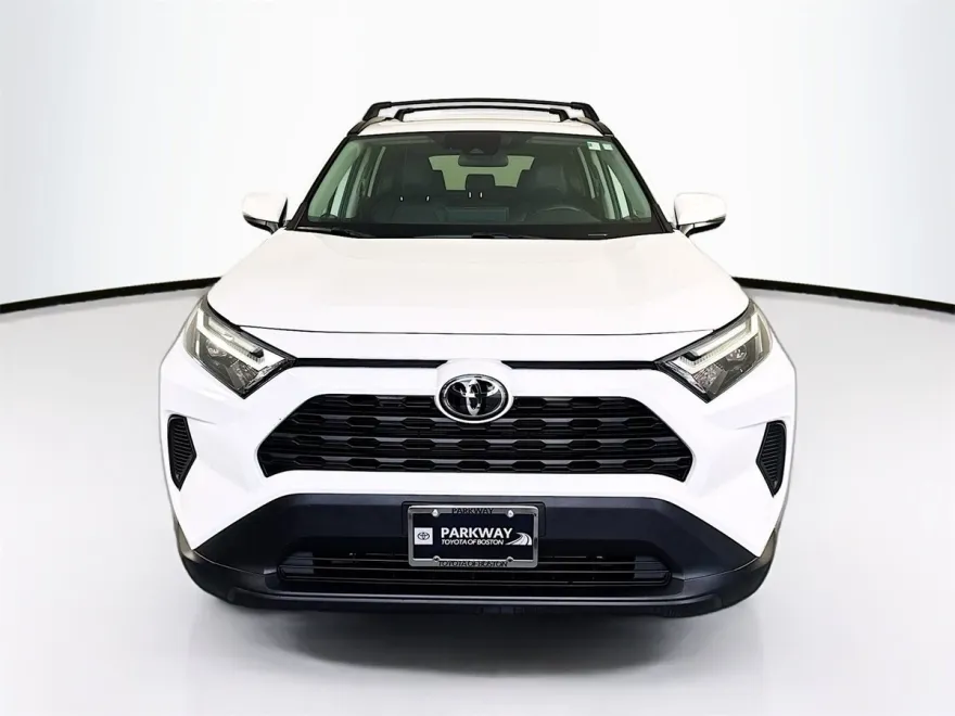 2022 Toyota RAV4 XLE photo 1