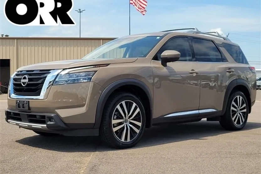2023 Nissan Pathfinder Platinum photo 1