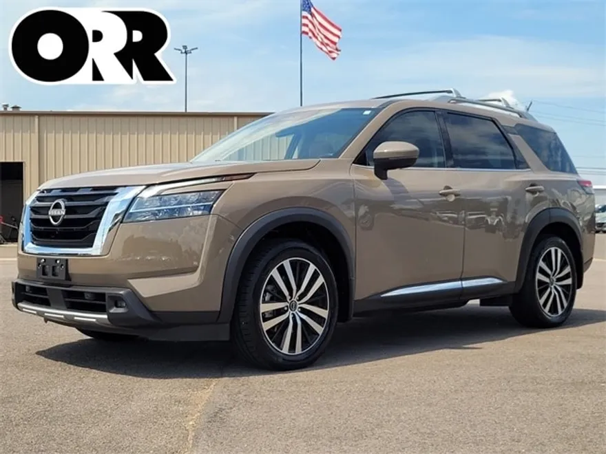 2023 Nissan Pathfinder Platinum photo 1