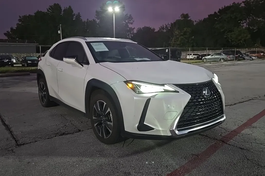2022 Lexus UX 200 photo 1