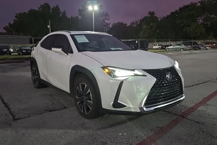 2022 Lexus UX 200 photo 1