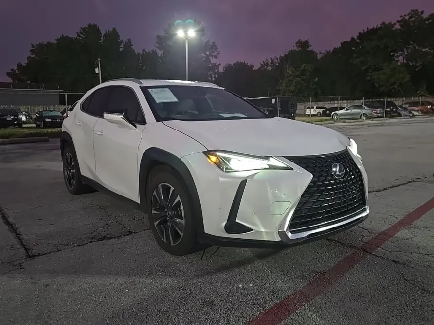 2022 Lexus UX 200 photo 1
