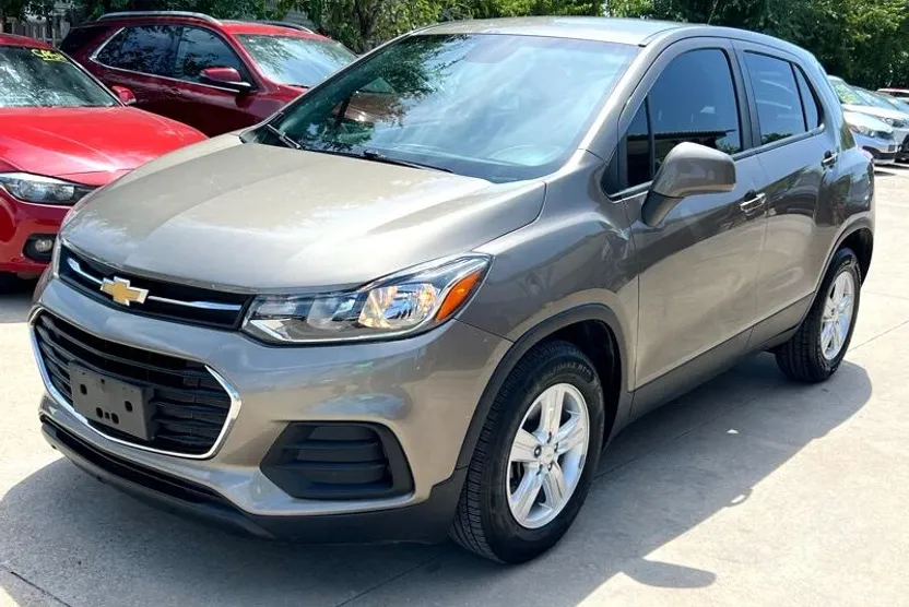 2021 Chevrolet Trax LS photo 1