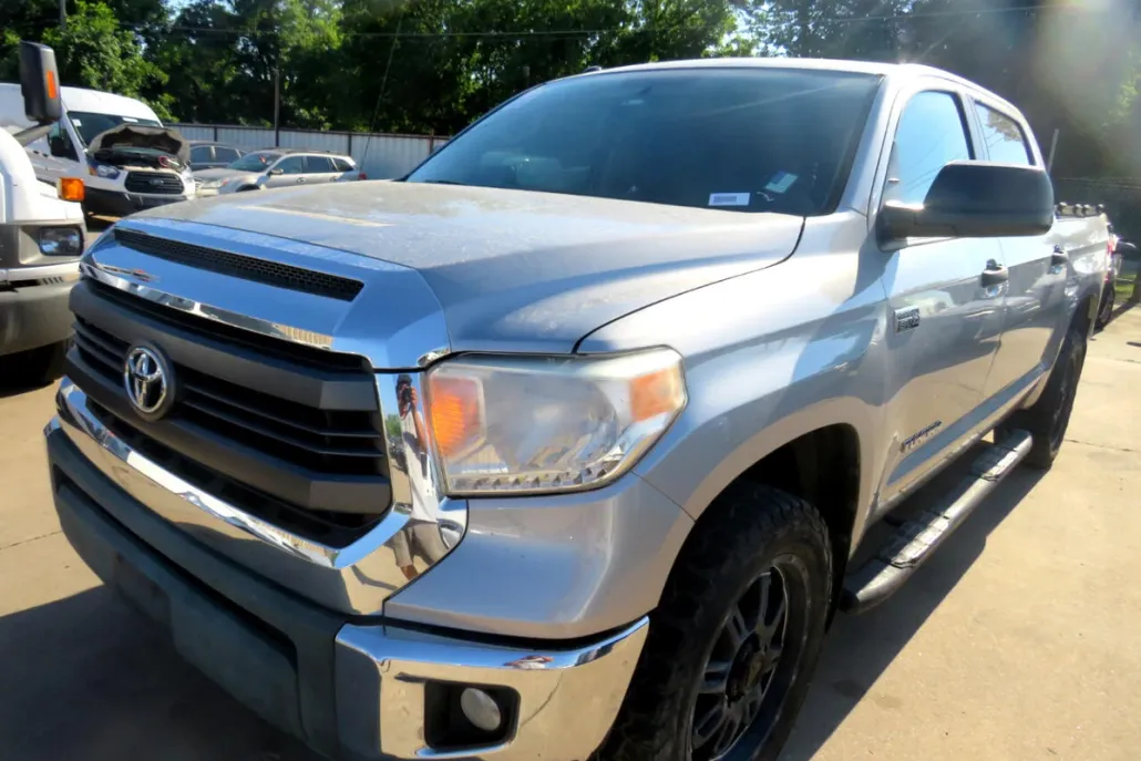 2015 Toyota Tundra SR5 CrewMax photo 1