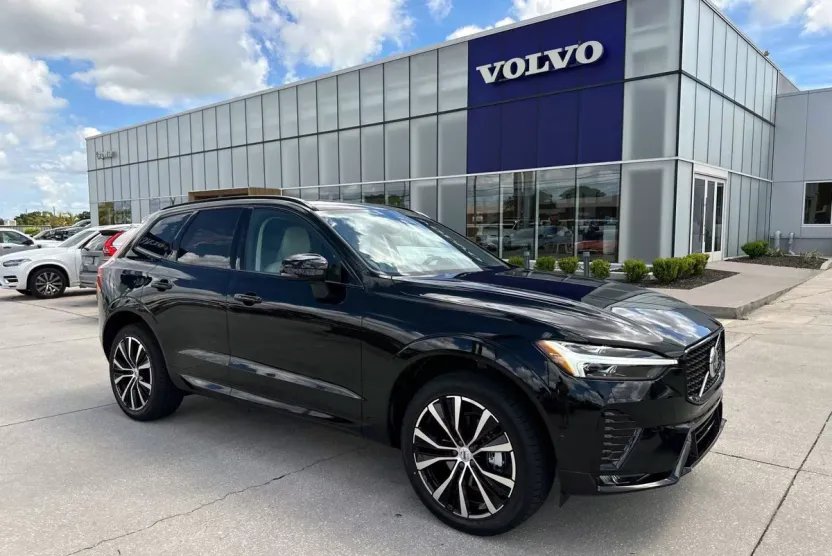 2025 Volvo XC60 B5 Plus photo 1