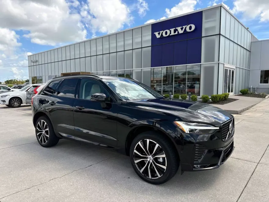 2025 Volvo XC60 B5 Plus photo 1