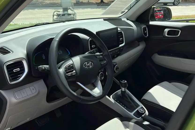 2023 Hyundai Venue SEL photo 1