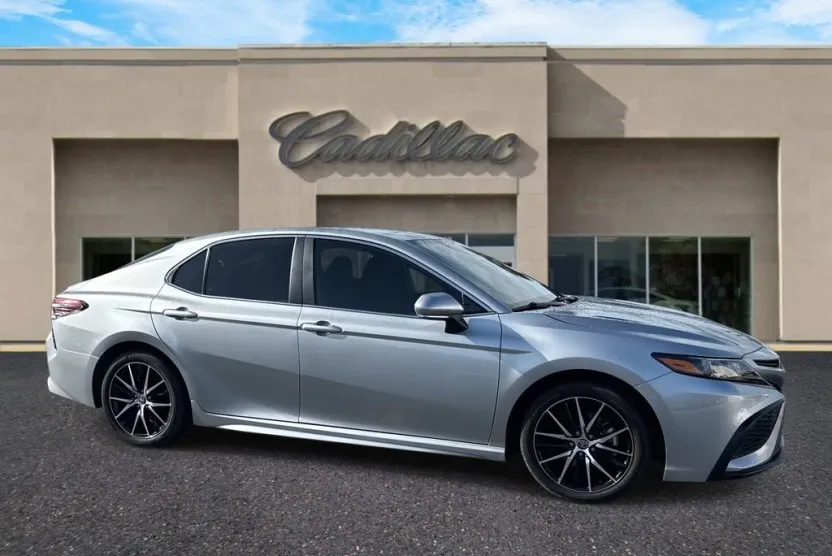 2024 Toyota Camry Hybrid SE photo 1