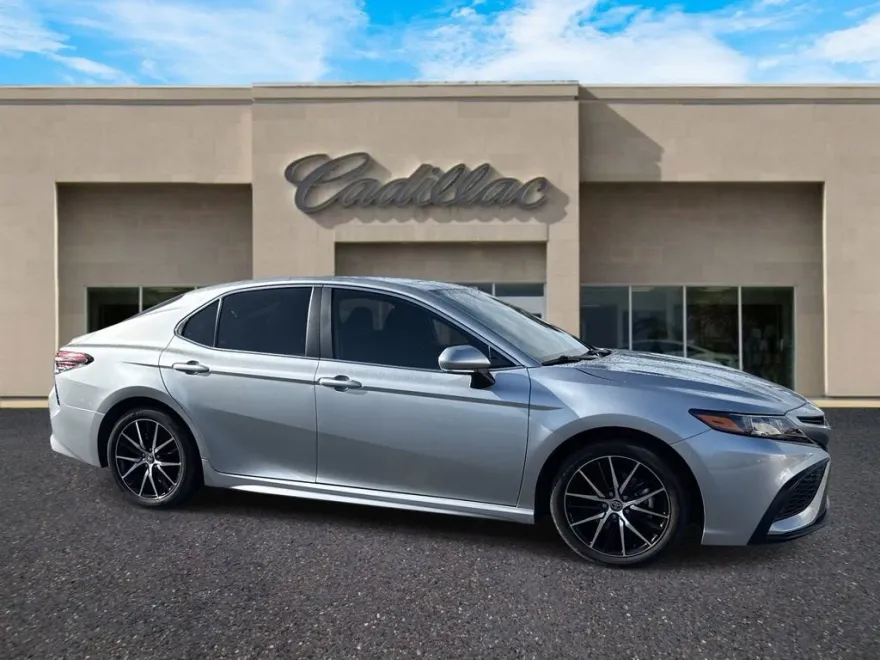 2024 Toyota Camry Hybrid SE photo 1