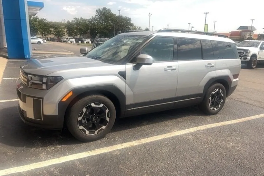 2025 Hyundai Santa Fe SEL photo 1