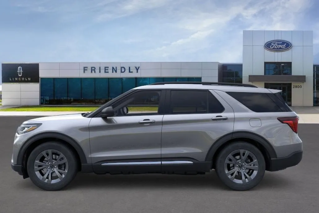 2025 Ford Explorer photo 1