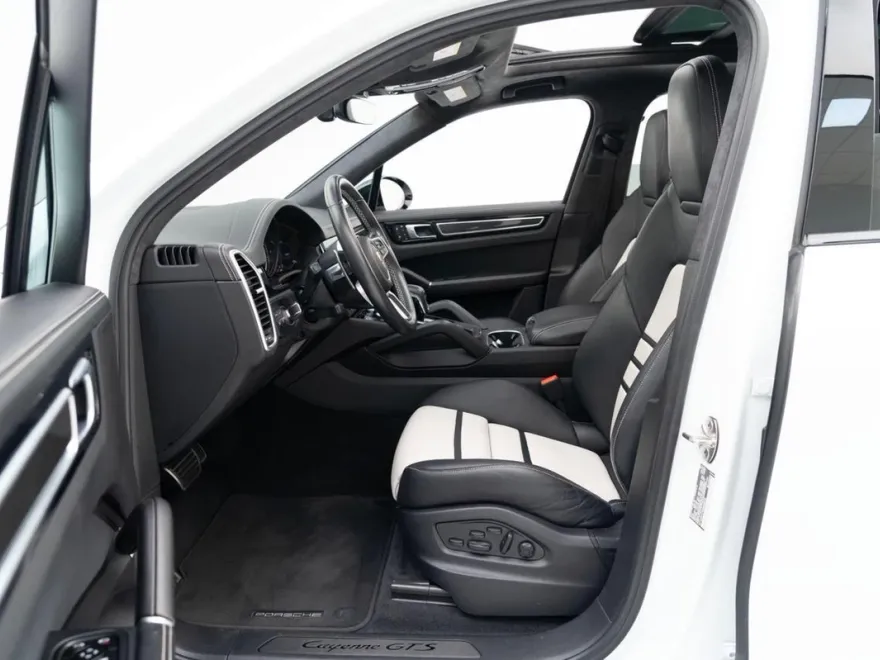 2022 Porsche Cayenne GTS photo 16