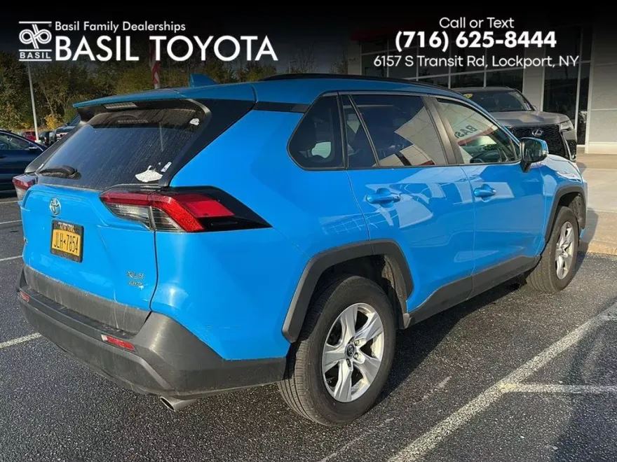 2019 Toyota RAV4 XLE photo 1