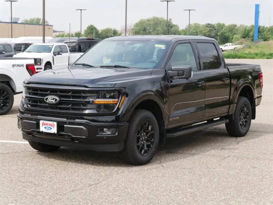 2025 Ford F-150 XLT photo 1