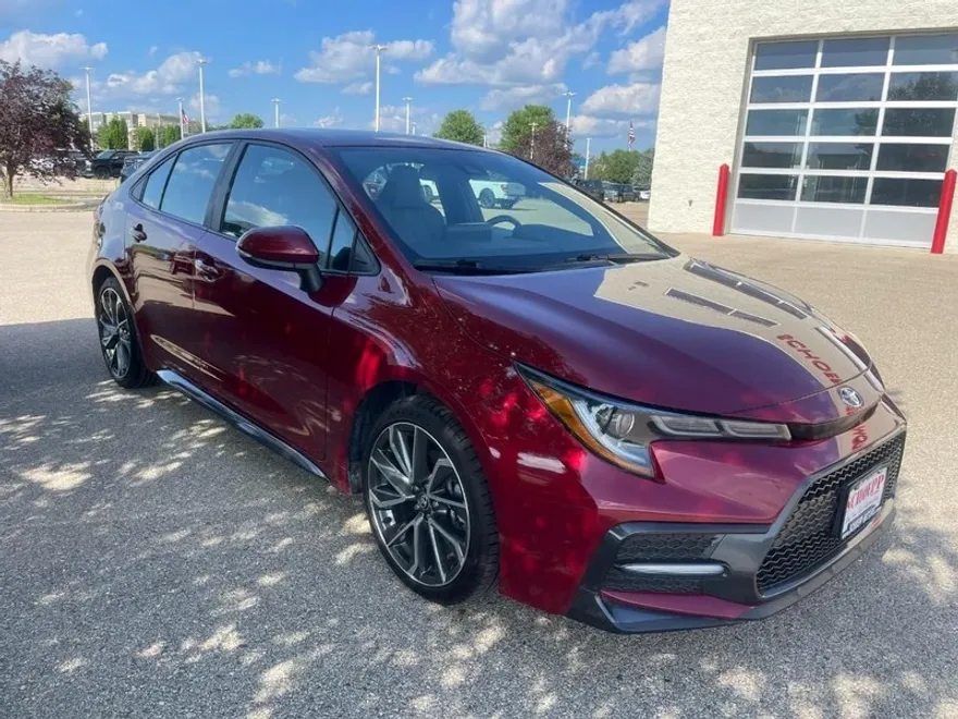 2022 Toyota Corolla SE photo 2