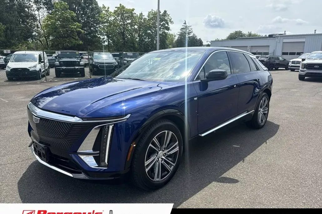 2024 Cadillac Lyriq Luxury photo 1
