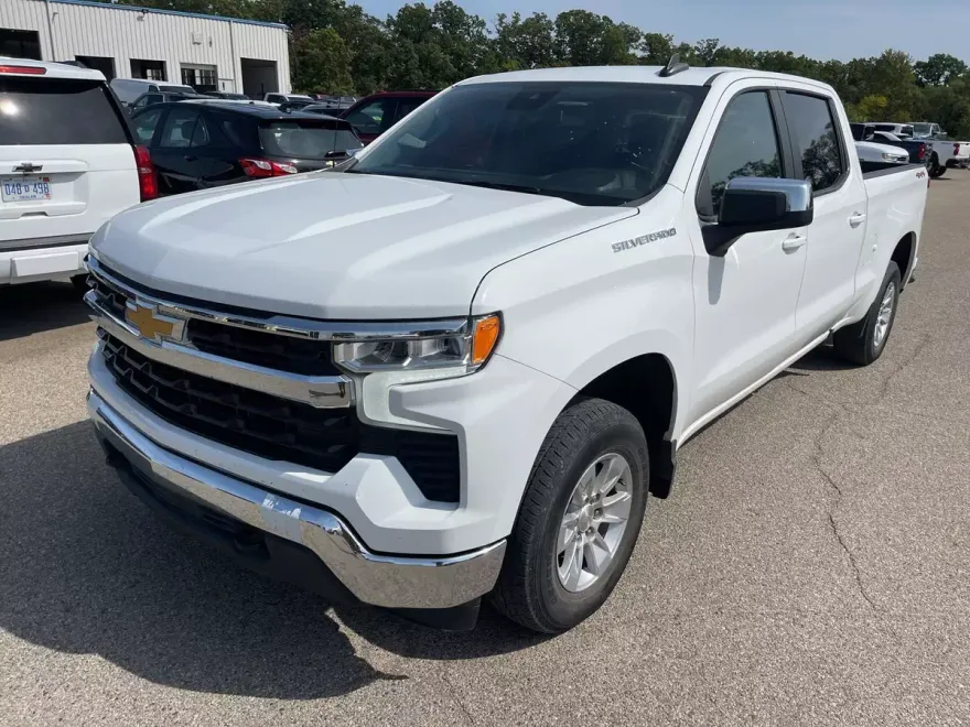 2023 Chevrolet Silverado 1500 LT photo 1