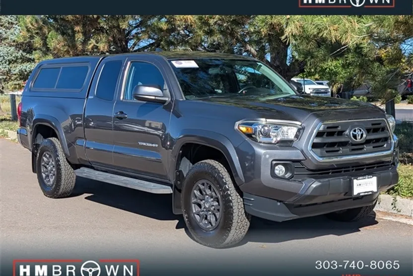 2017 Toyota Tacoma SR5 photo 1