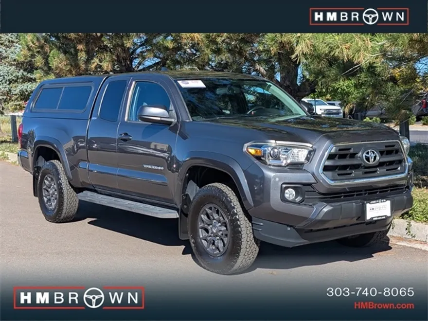 2017 Toyota Tacoma SR5 photo 1