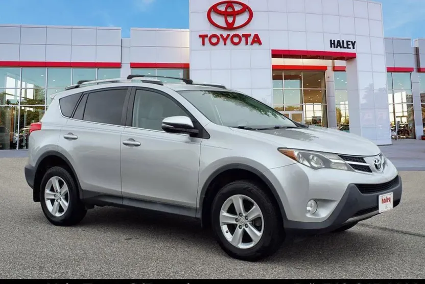 2013 Toyota RAV4 XLE photo 1