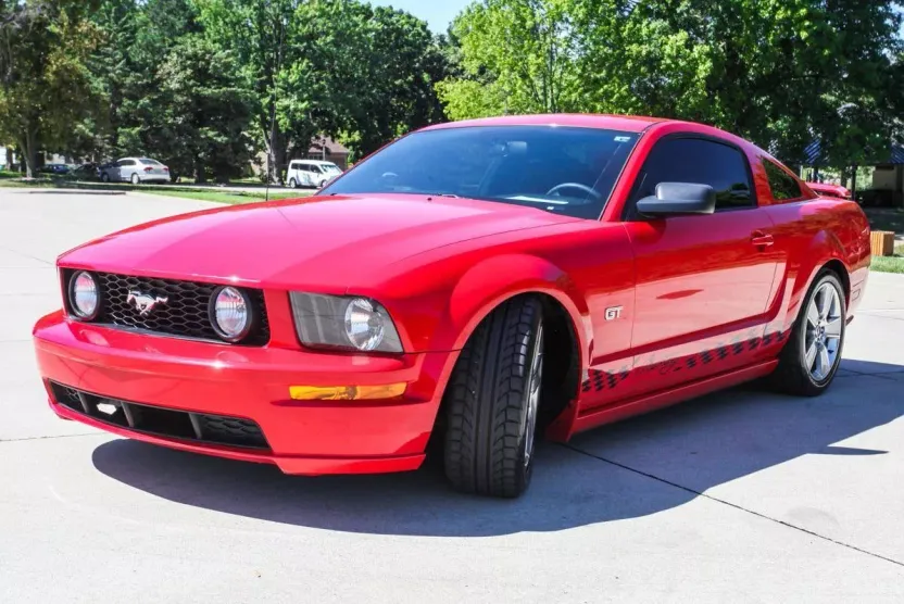 2006 Ford Mustang GT Deluxe photo 1