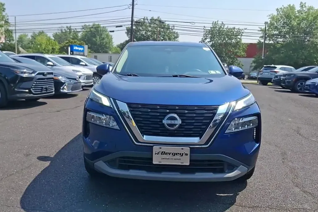2023 Nissan Rogue SV photo 1
