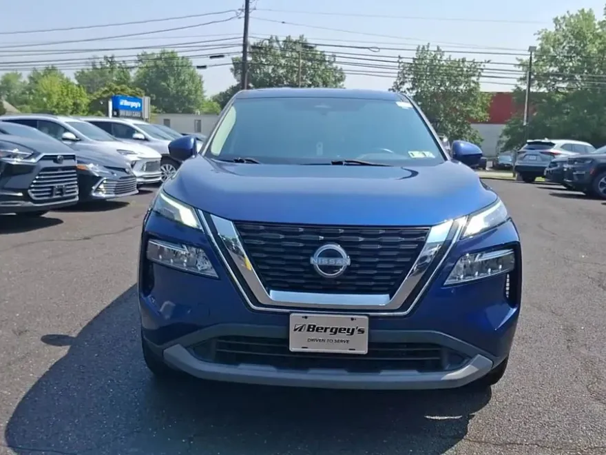 2023 Nissan Rogue SV photo 1