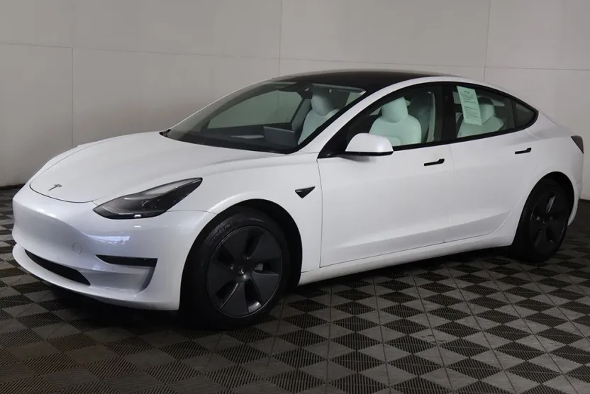 2021 Tesla Model 3 Standard Range Plus photo 1