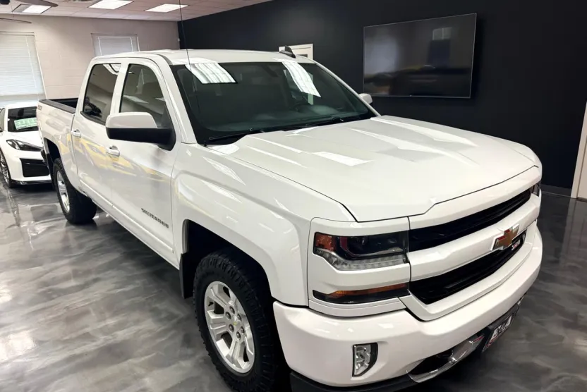 2017 Chevrolet Silverado 1500 LT photo 1