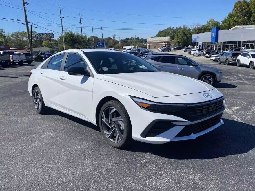 2025 Hyundai Elantra SEL Sport photo 1