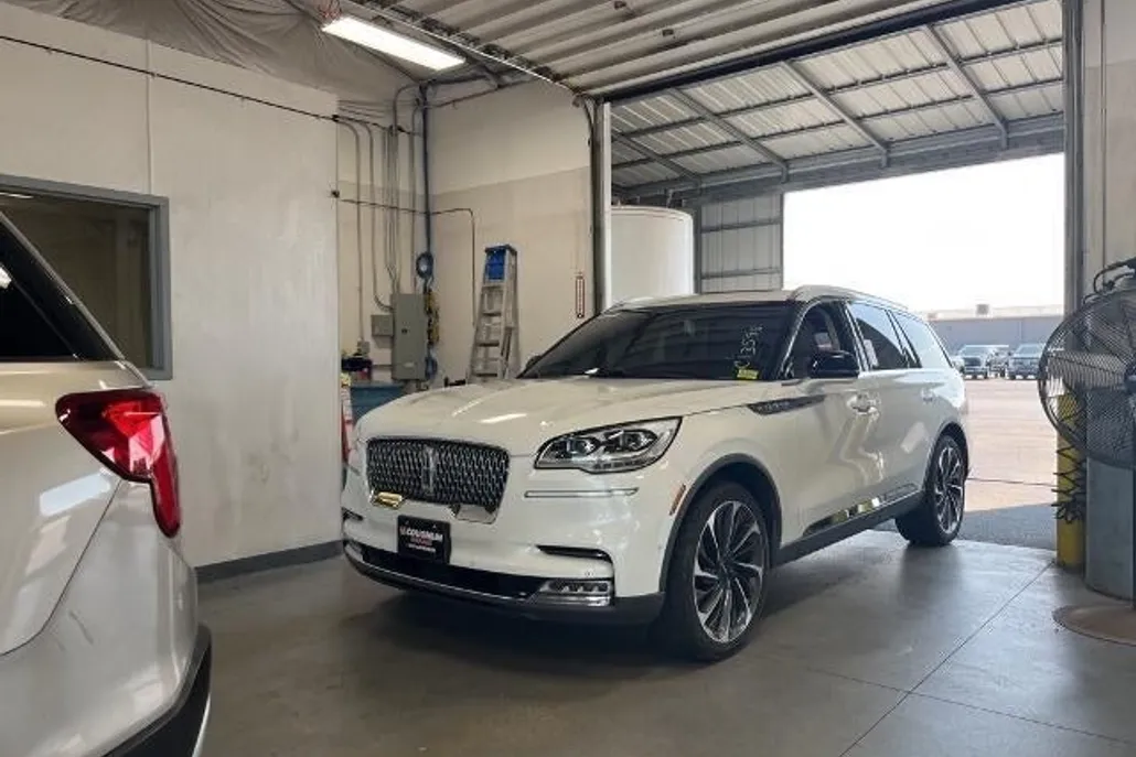 2020 Lincoln Aviator Reserve photo 1
